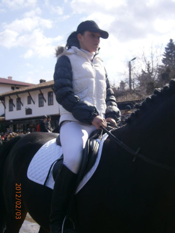 simona horse riding 32